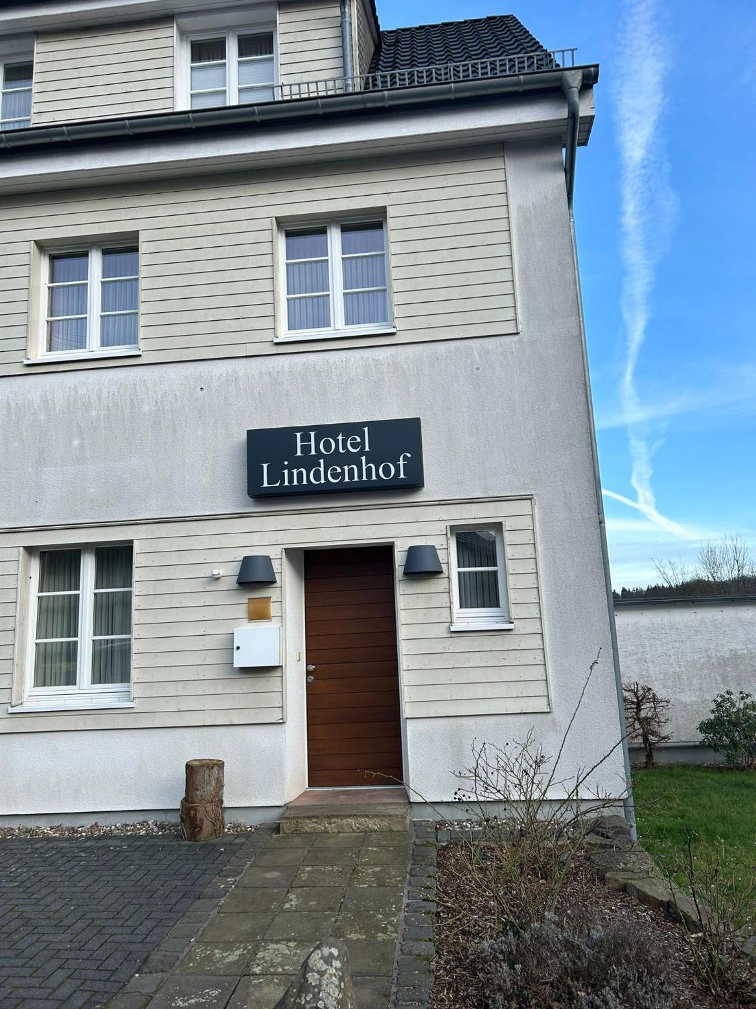 Gasthaus Lindenhof Hotel Much Exterior photo